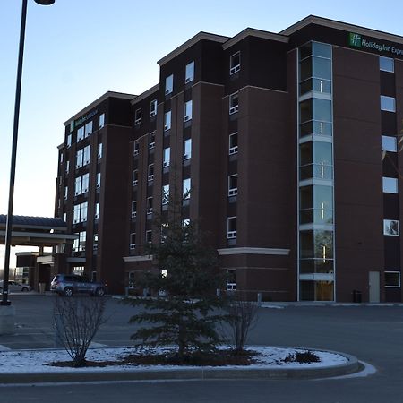 Holiday Inn Express & Suites Cold Lake By Ihg Exterior photo