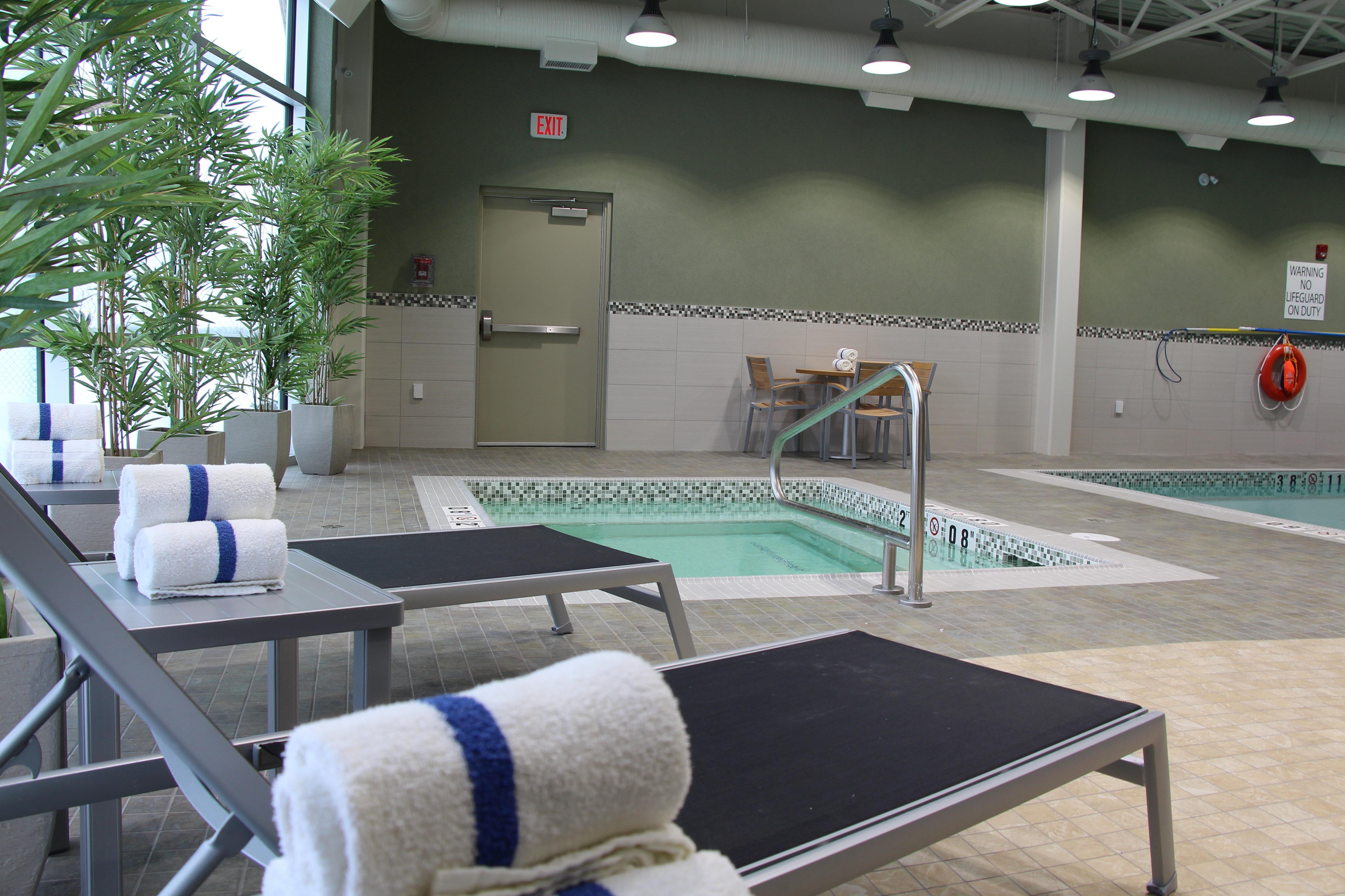 Holiday Inn Express & Suites Cold Lake By Ihg Exterior photo