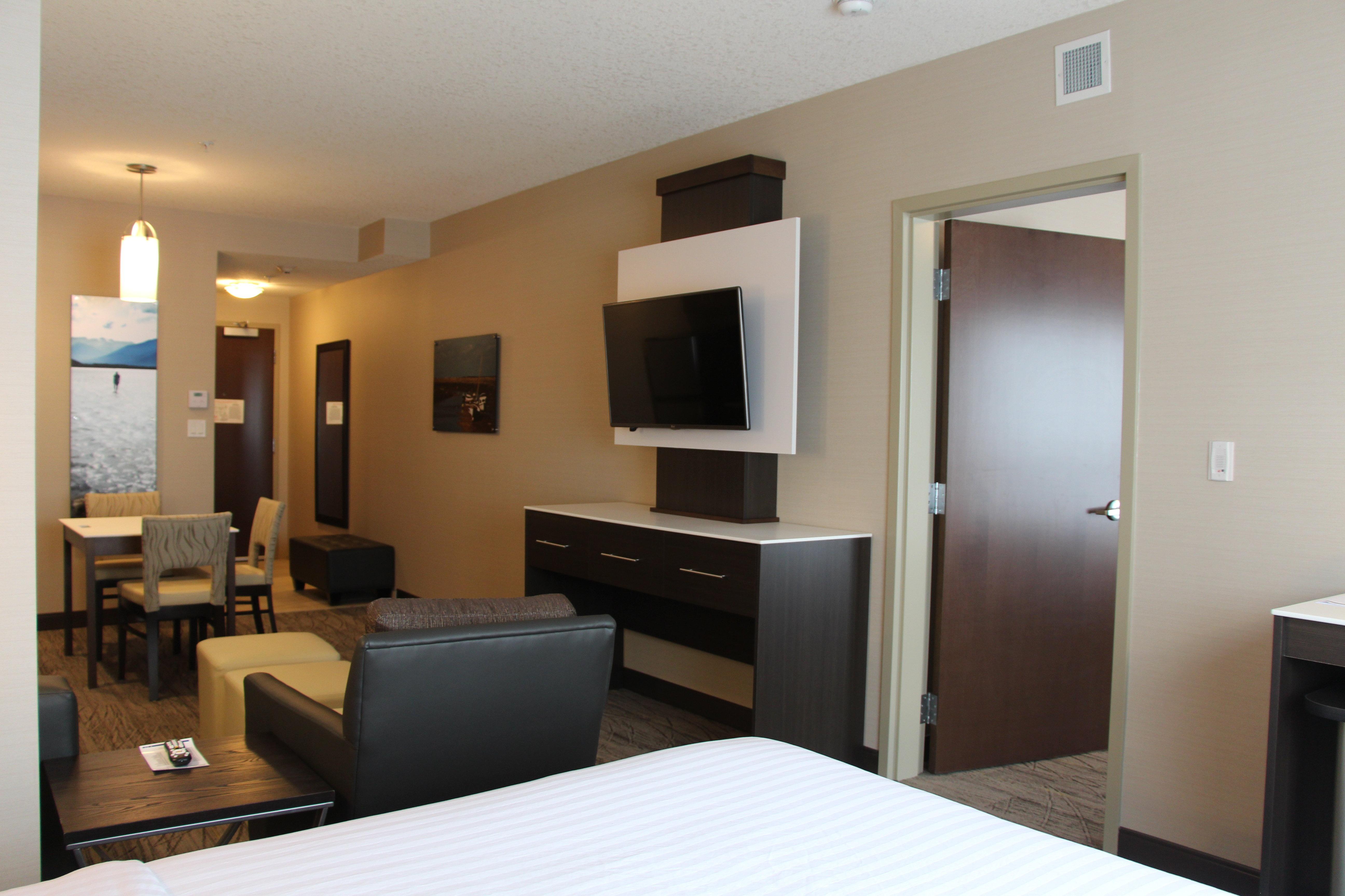 Holiday Inn Express & Suites Cold Lake By Ihg Exterior photo