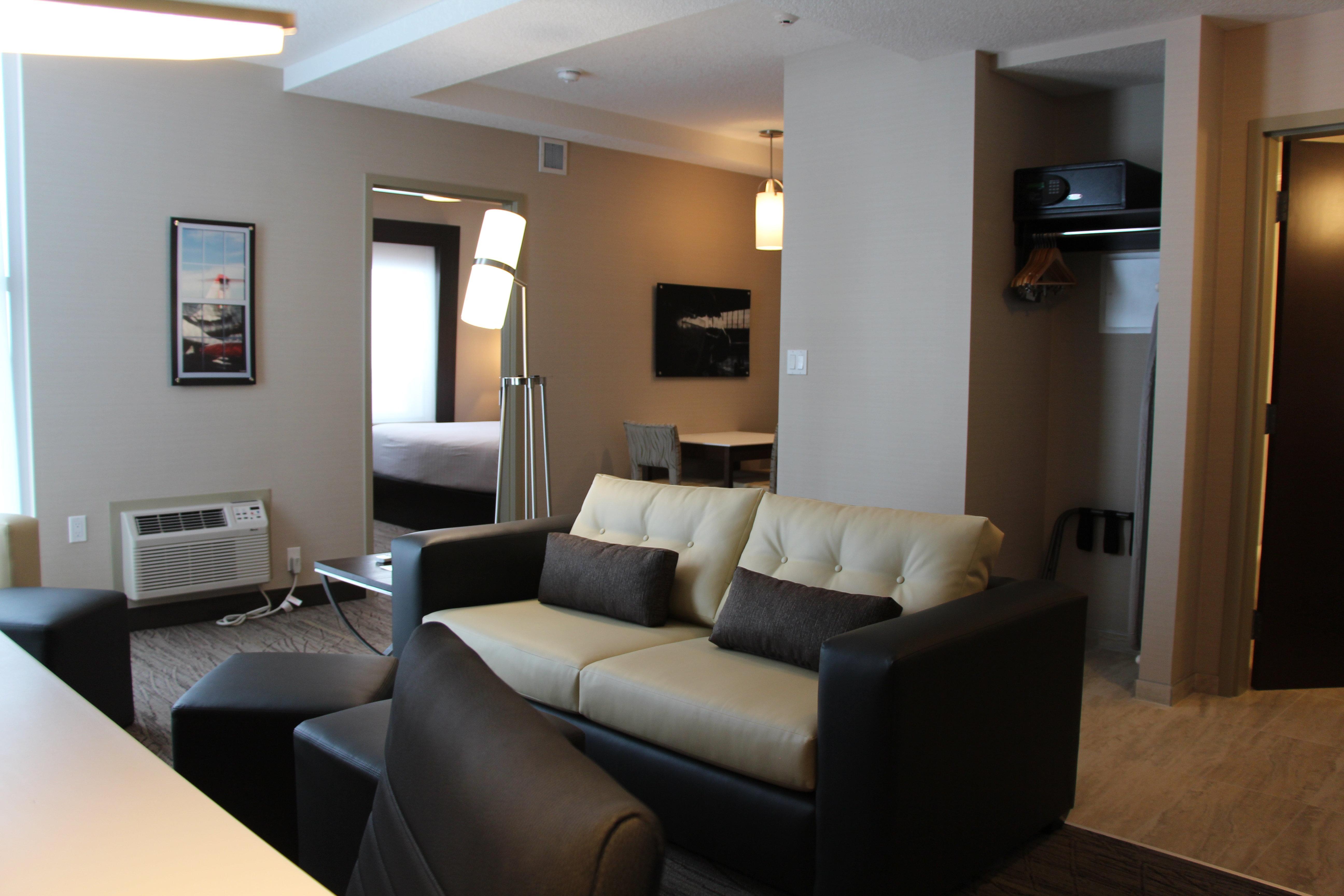 Holiday Inn Express & Suites Cold Lake By Ihg Exterior photo
