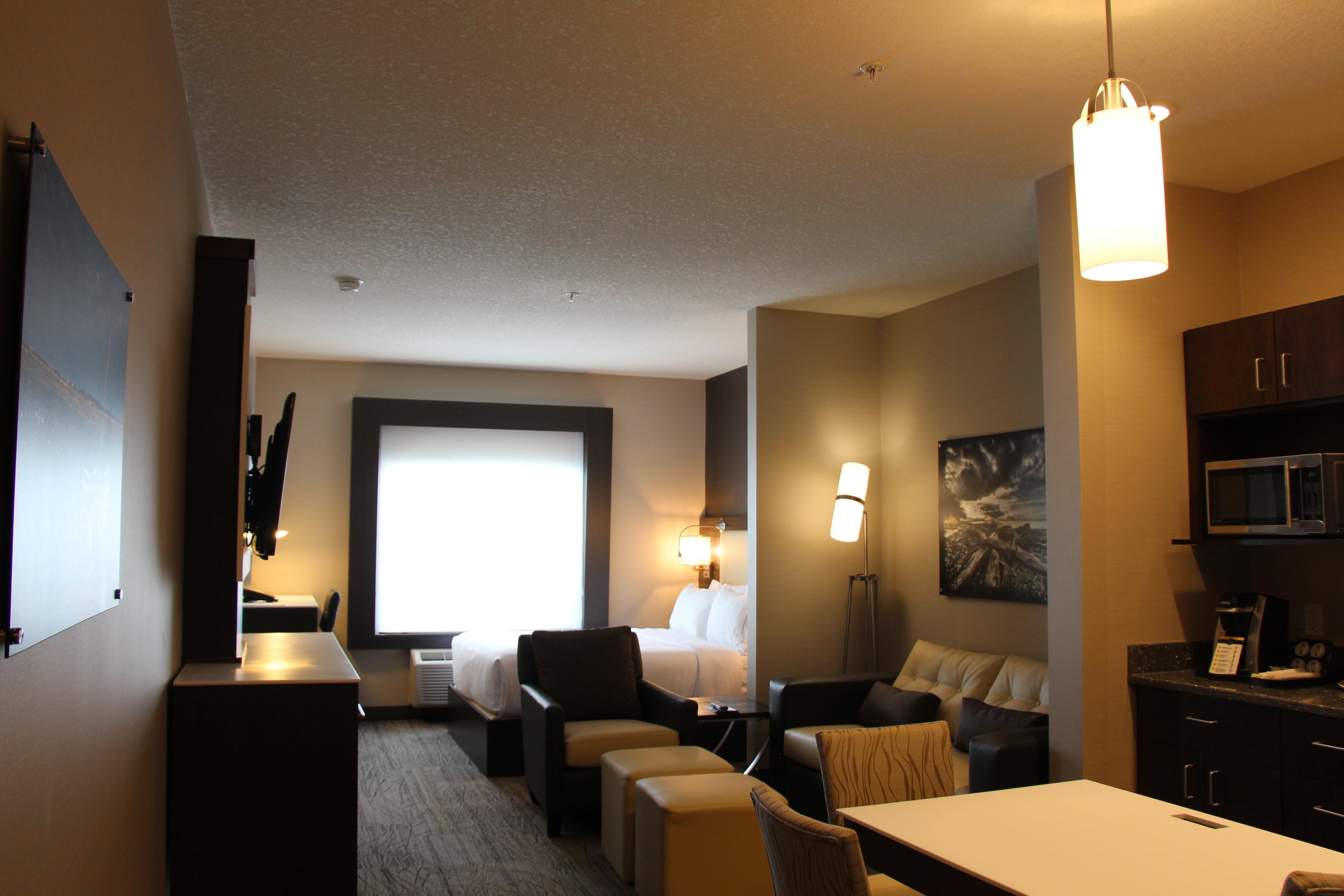 Holiday Inn Express & Suites Cold Lake By Ihg Exterior photo