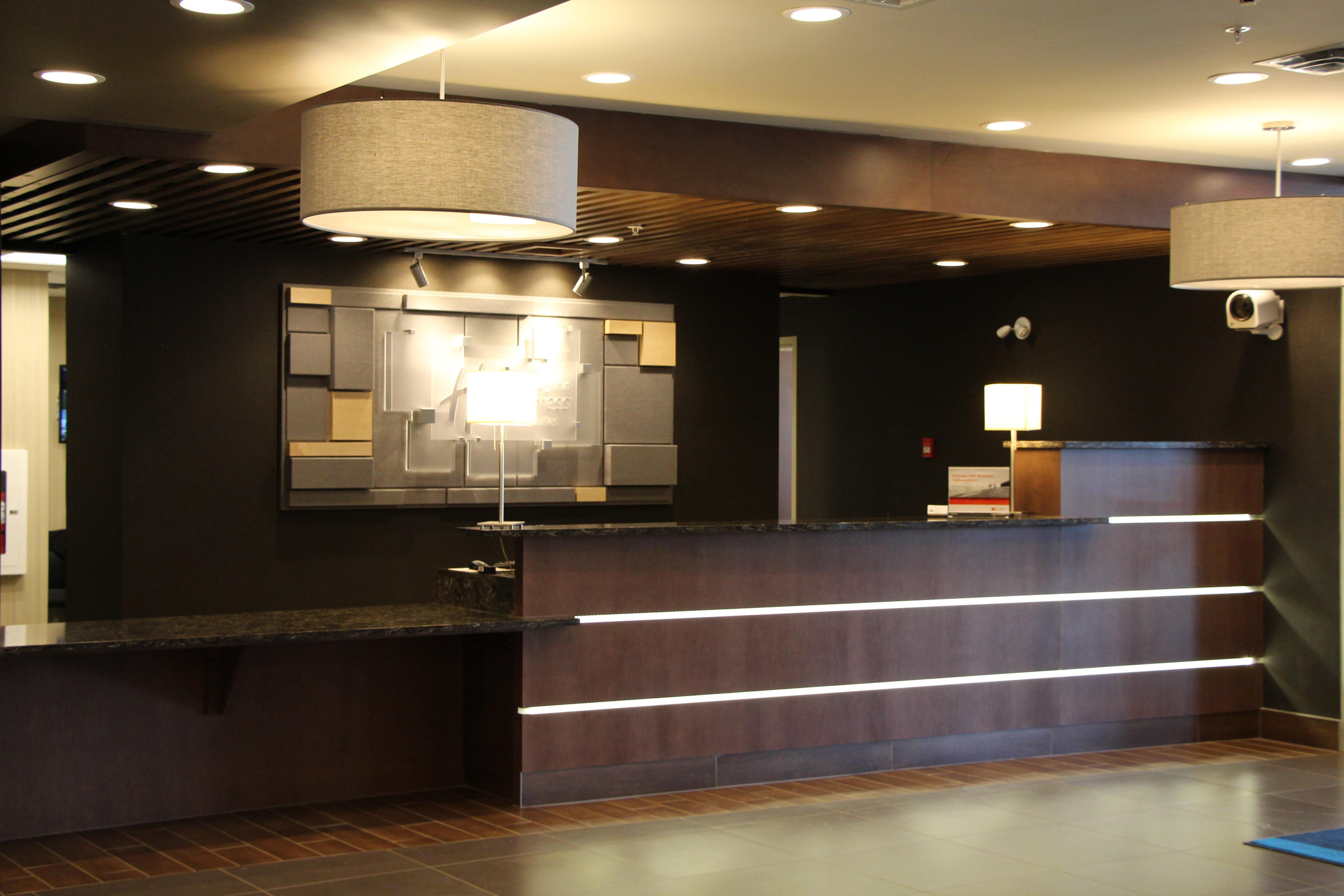 Holiday Inn Express & Suites Cold Lake By Ihg Exterior photo