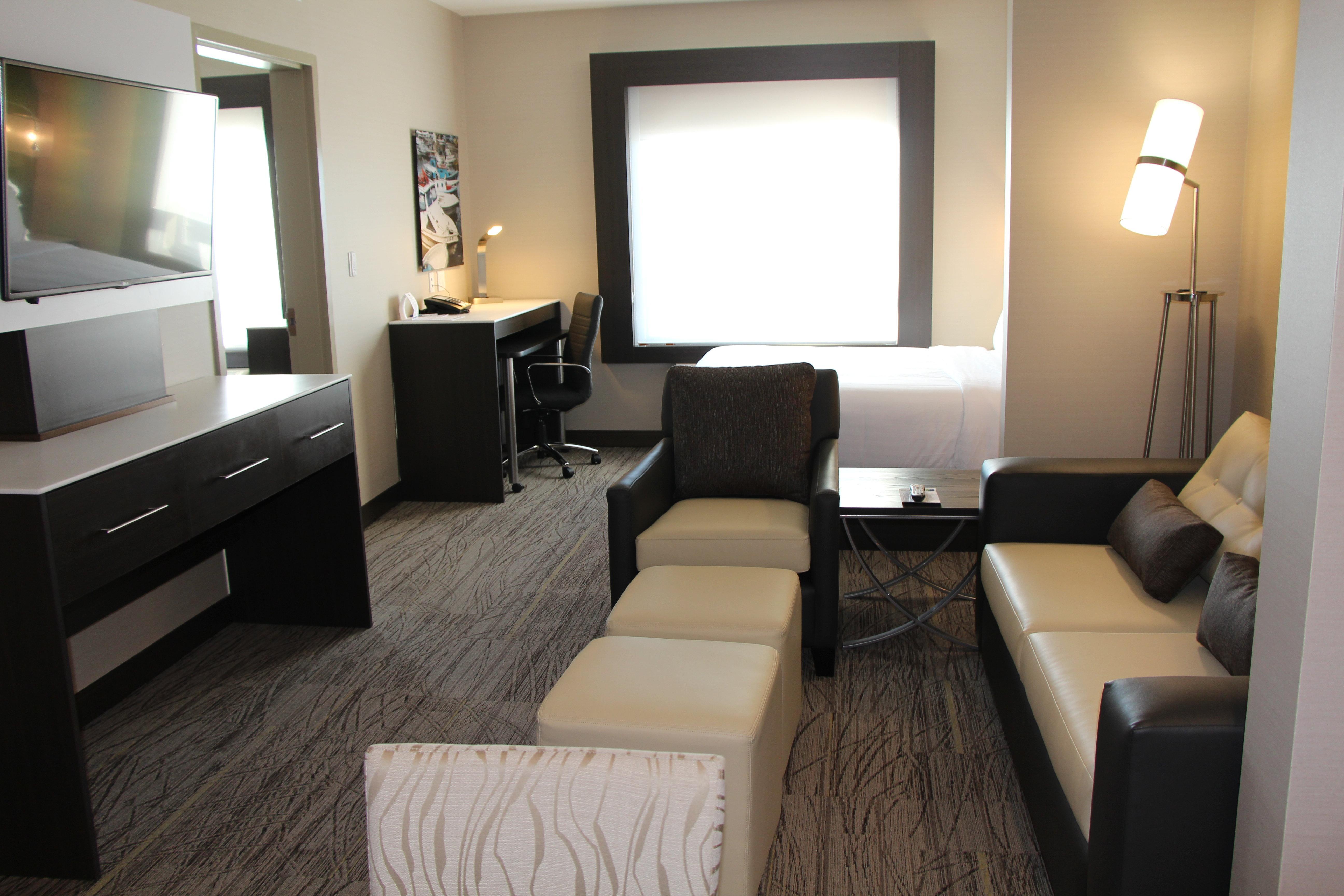 Holiday Inn Express & Suites Cold Lake By Ihg Exterior photo