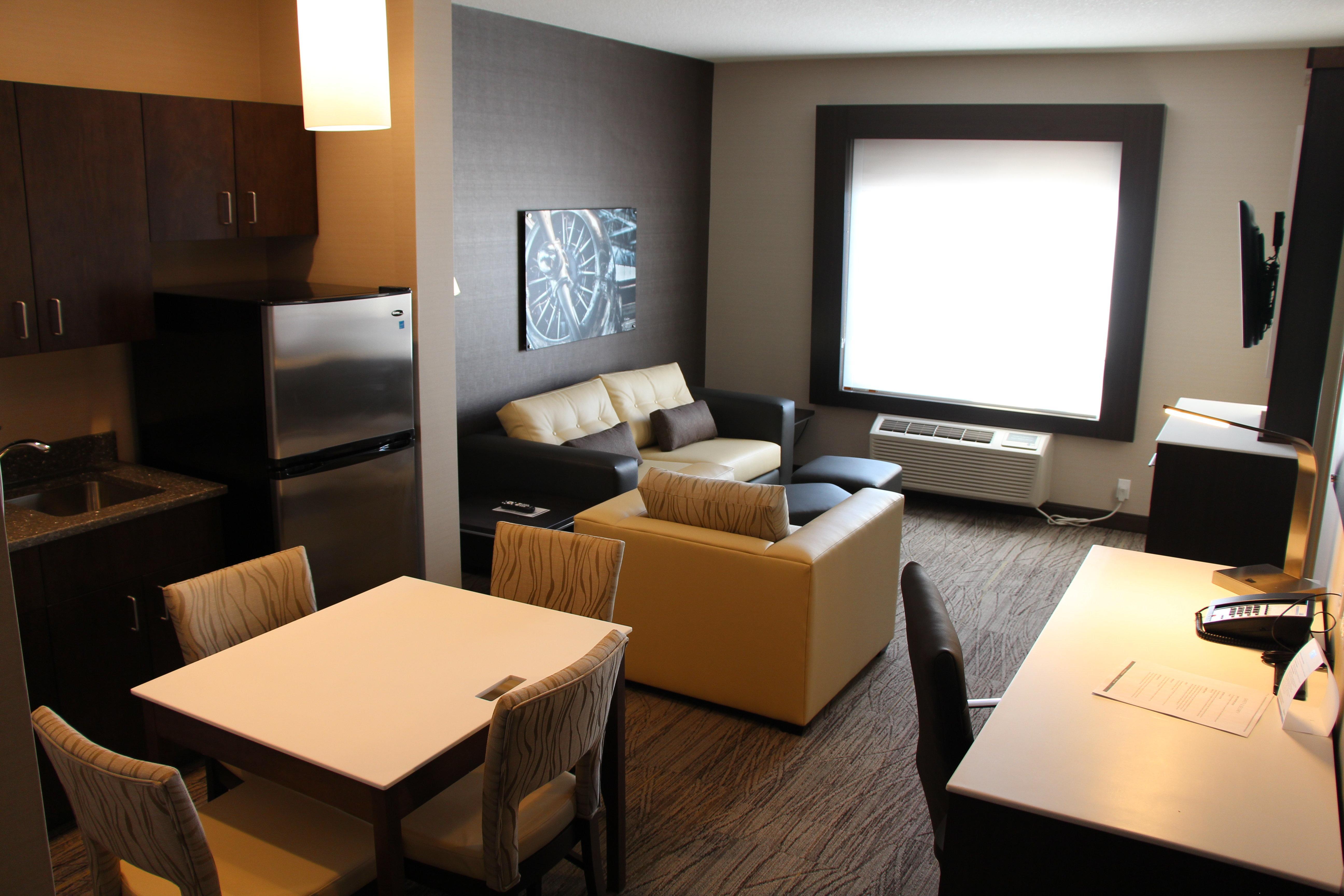 Holiday Inn Express & Suites Cold Lake By Ihg Exterior photo