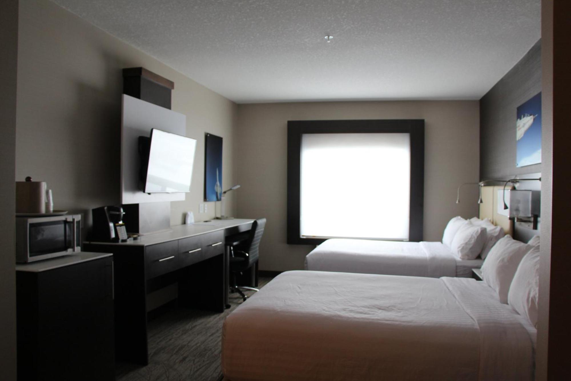 Holiday Inn Express & Suites Cold Lake By Ihg Exterior photo