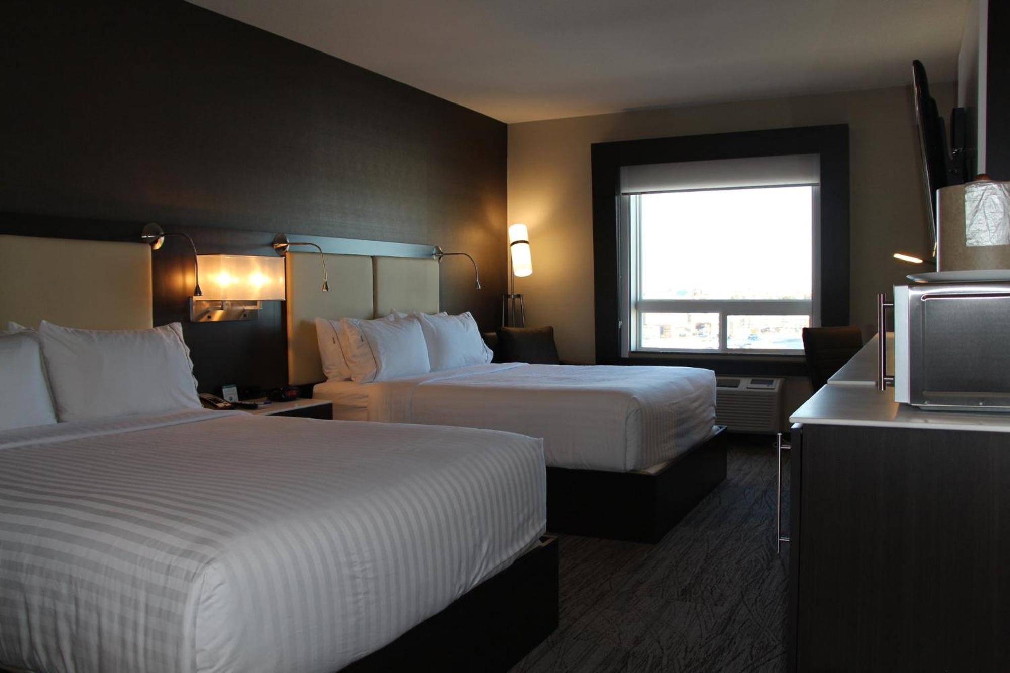Holiday Inn Express & Suites Cold Lake By Ihg Exterior photo