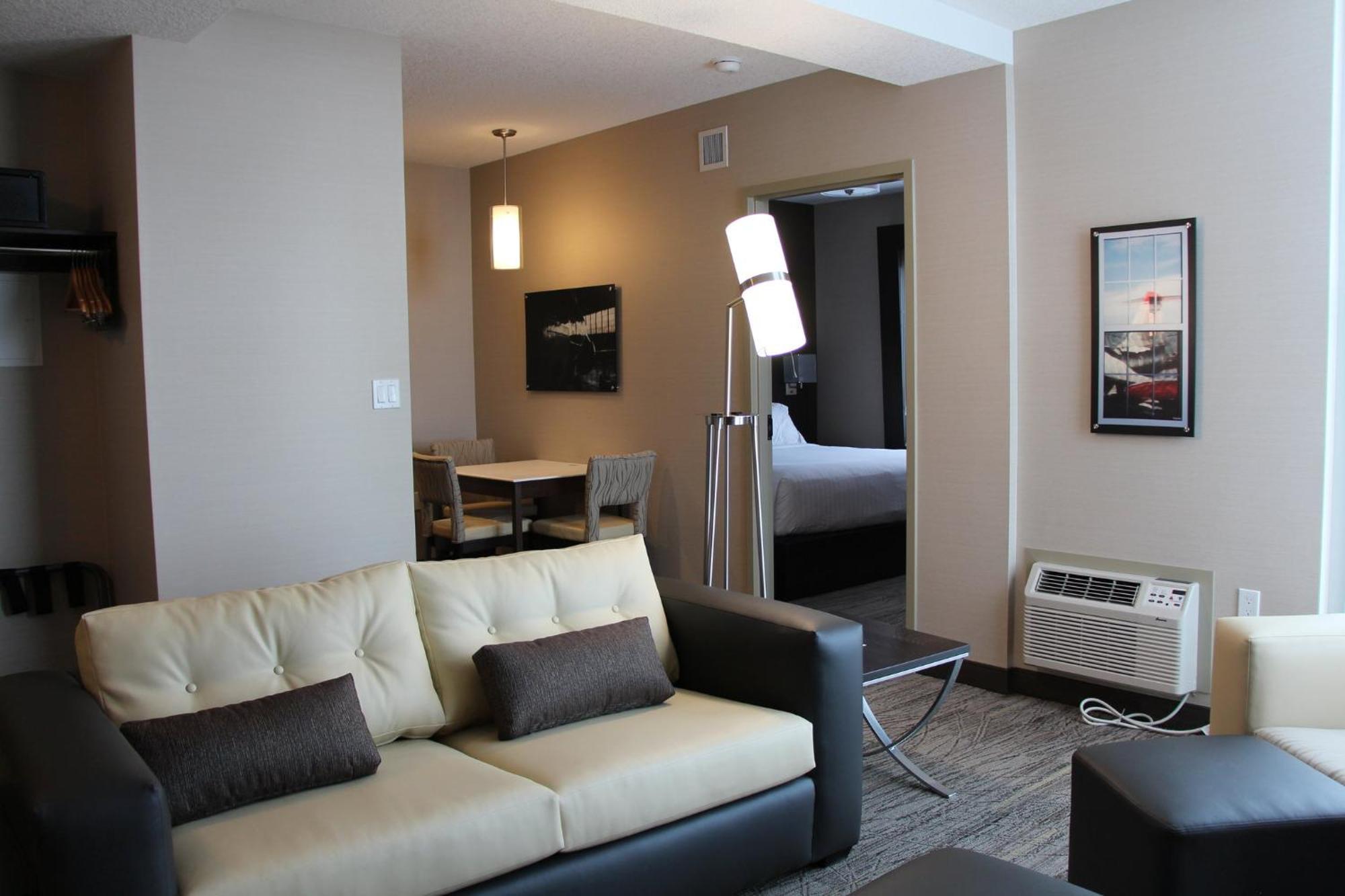 Holiday Inn Express & Suites Cold Lake By Ihg Exterior photo